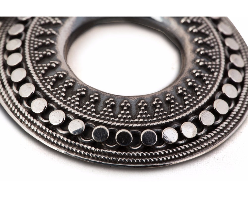 ashy disc neckpiece