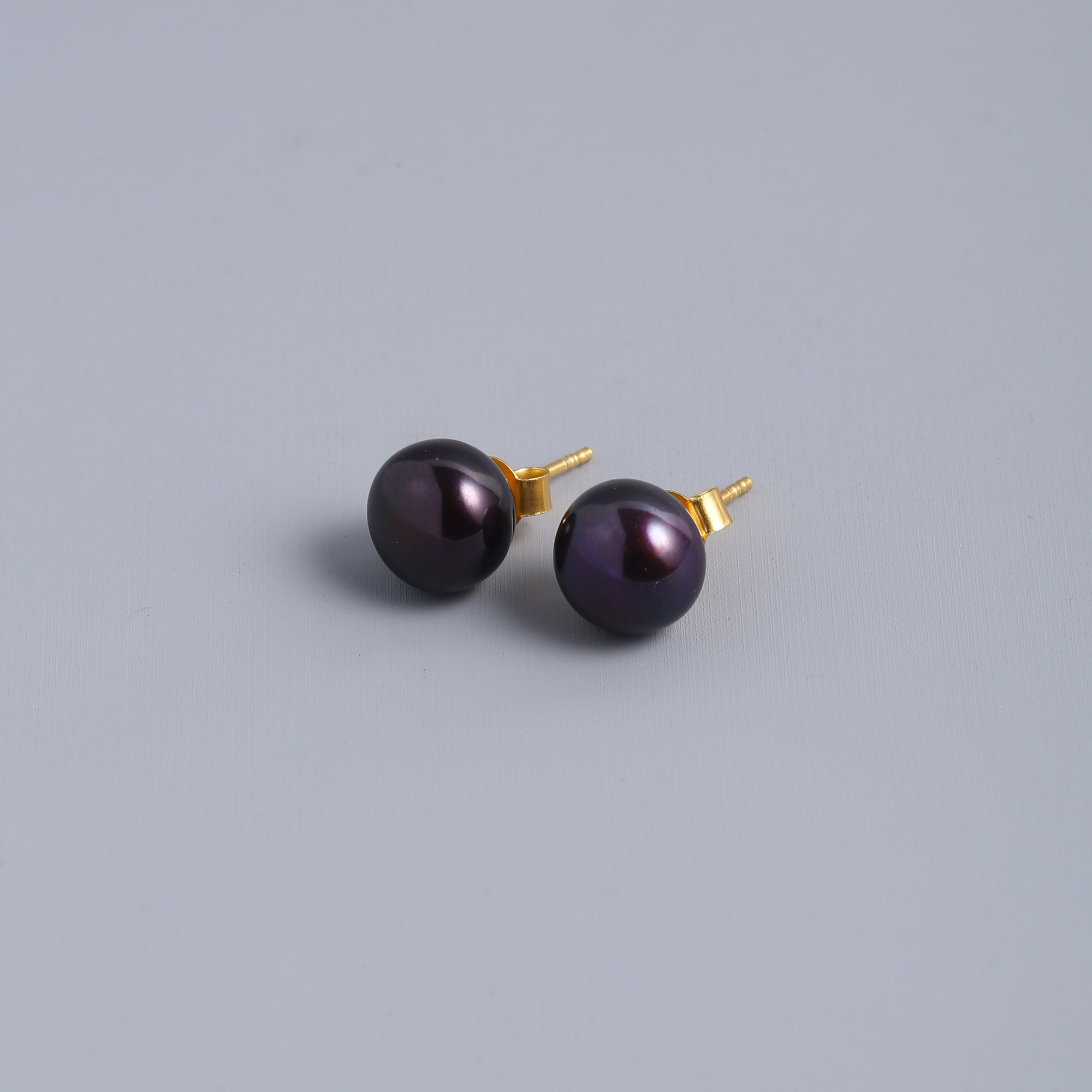 Single Black Pearl Studs