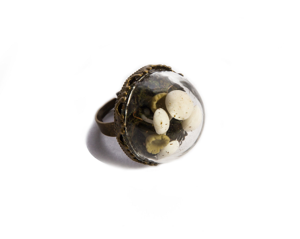 Adjustable doom shaped glass finger ring