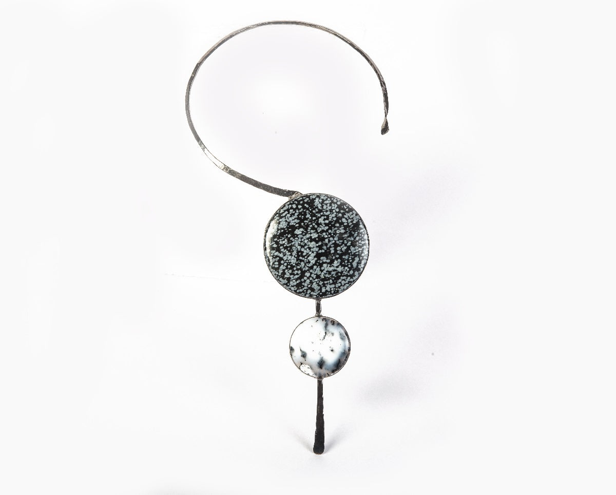 Monochrome necklet black