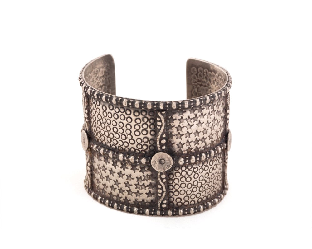 Adjustable cosmic hand cuff