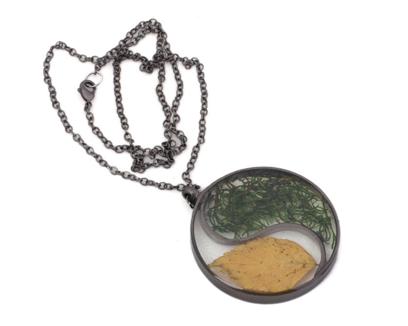 Ying yang neckpiece