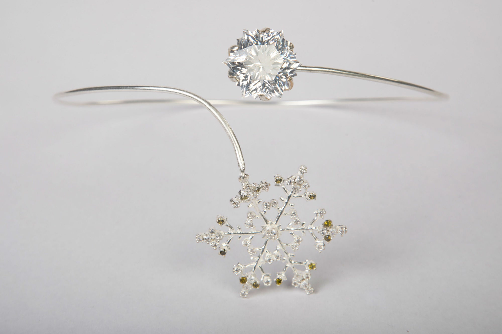 White & green cubic zirconia necklet
