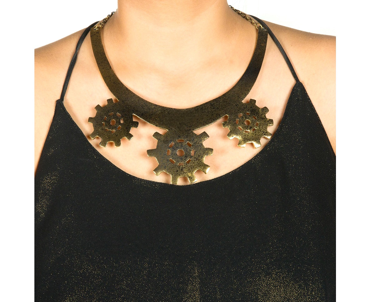 Bold look single piece gear metal choker