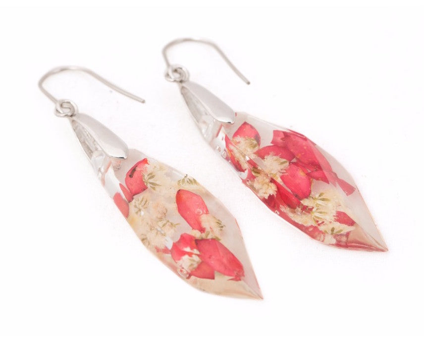 Ixora & Baby's breath dried flowers in pellet shaped danglers