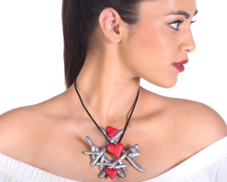 Game of love neckpiece