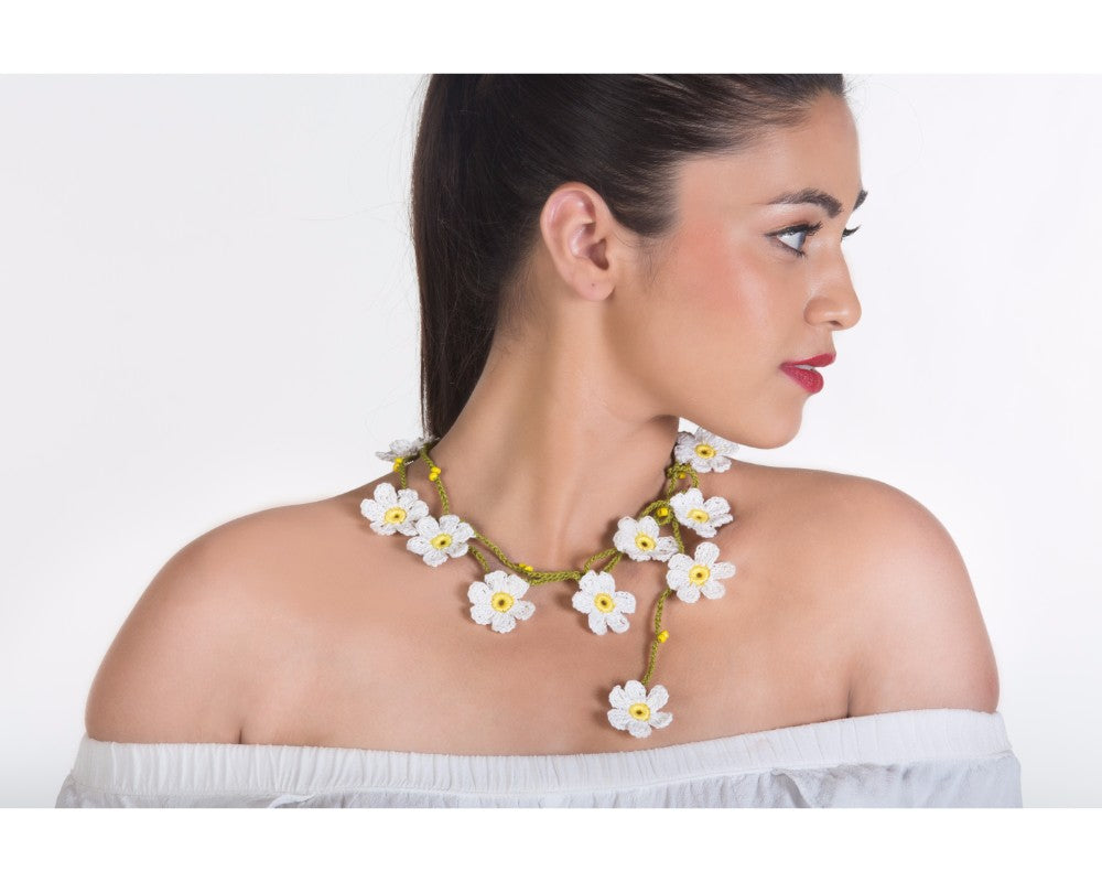 Daisy garland