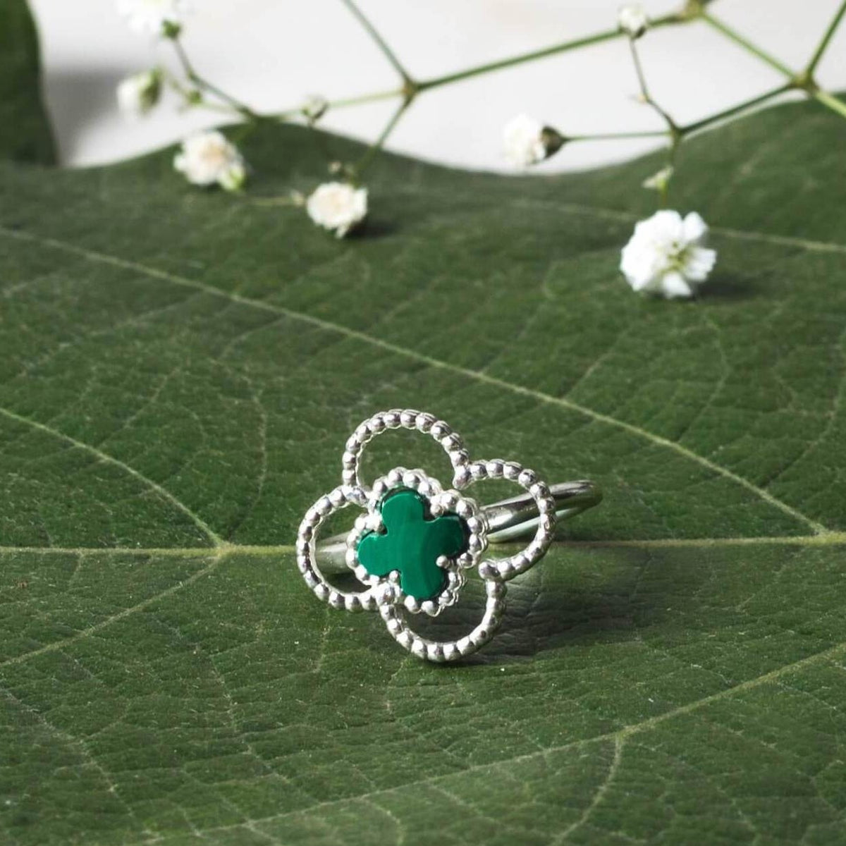 4 leaf clover ring silver - mood shot