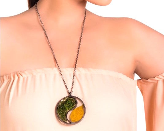 Seasons neckpiece
