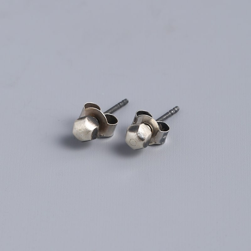 9ct Gold  4mm Pearl Screw Back Stud Earrings  Jewelleryboxcouk